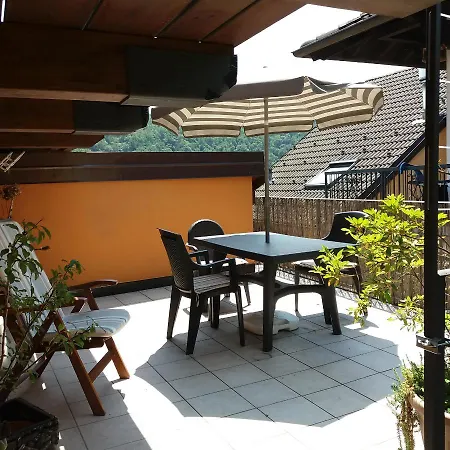 Grande Casa Con Terrazzo Ferienhaus *